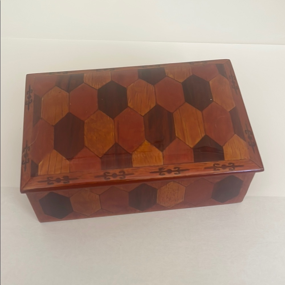 Wooden Korean Lacquer Hexagonal Pattern Box w/Mother of Pearl